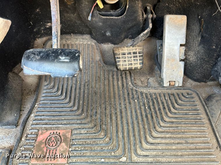 image for item DK6639 1998 Mack semi truck