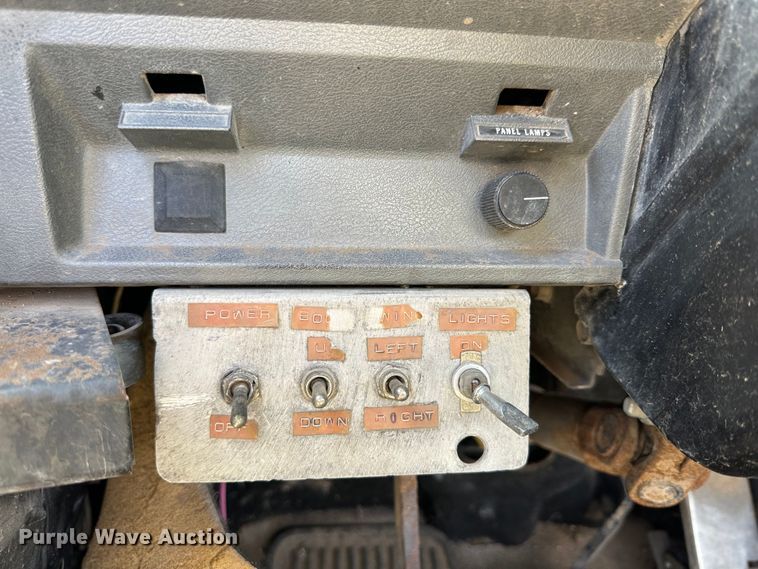 image for item DK6639 1998 Mack semi truck