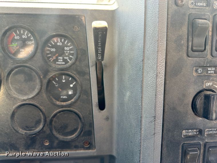 image for item DK6639 1998 Mack semi truck