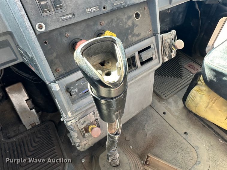 image for item DK6639 1998 Mack semi truck