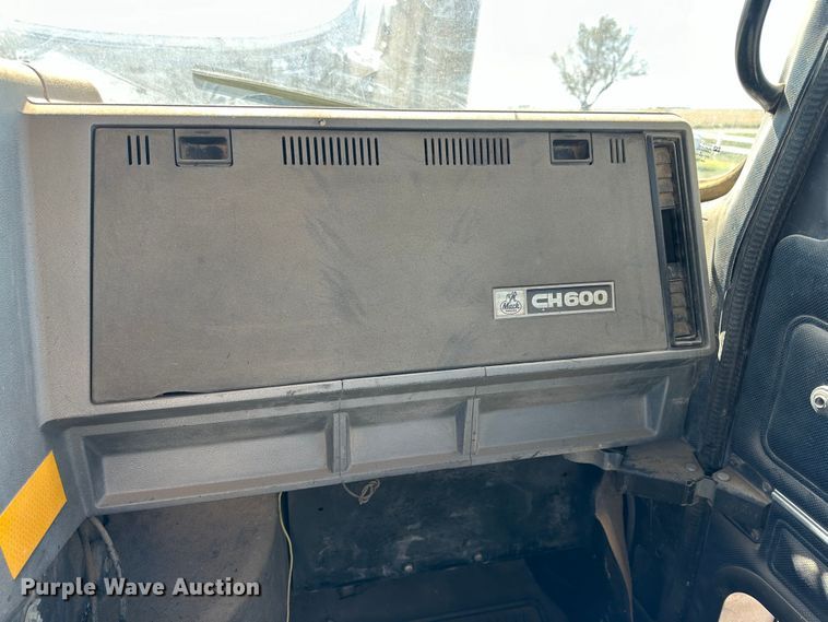 image for item DK6639 1998 Mack semi truck