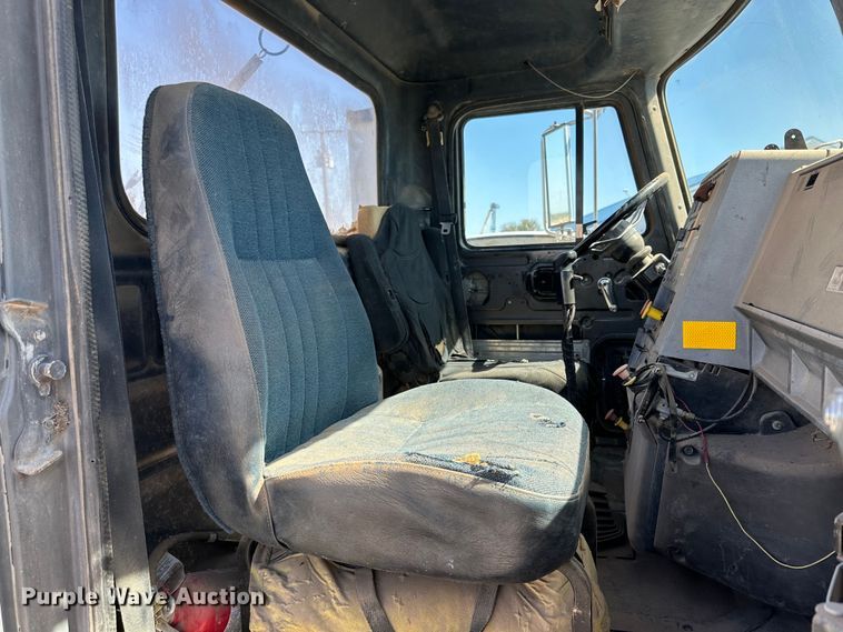 image for item DK6639 1998 Mack semi truck