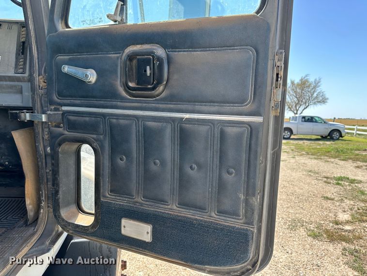 image for item DK6639 1998 Mack semi truck