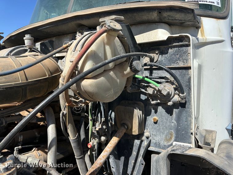 image for item DK6639 1998 Mack semi truck