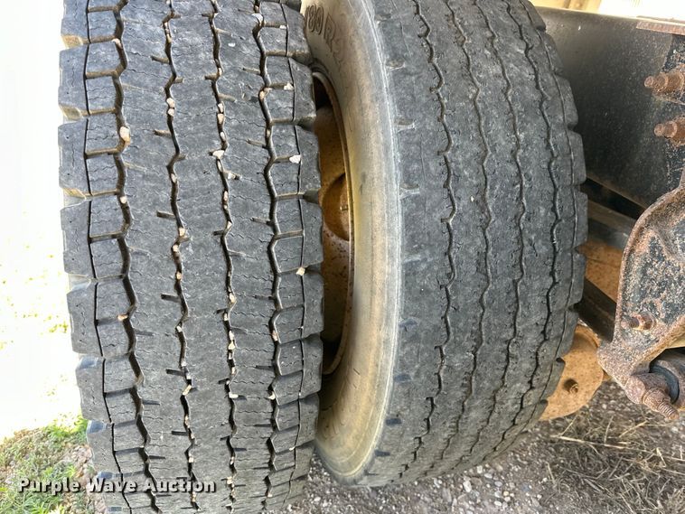 image for item DK6639 1998 Mack semi truck