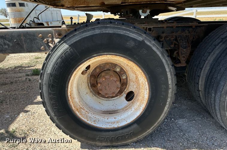 image for item DK6639 1998 Mack semi truck