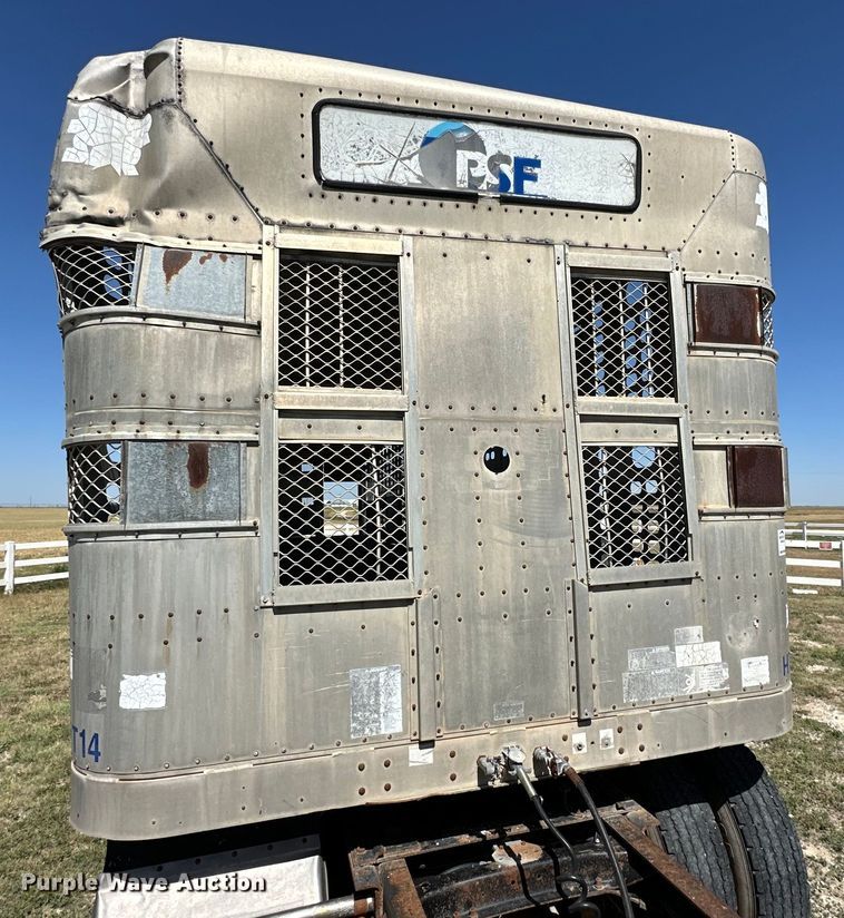 image for item DK6640 1994 Wilson PSAL-301 livestock trailer