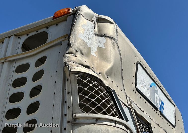 image for item DK6640 1994 Wilson PSAL-301 livestock trailer