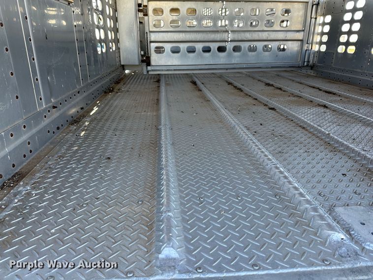 image for item DK6640 1994 Wilson PSAL-301 livestock trailer