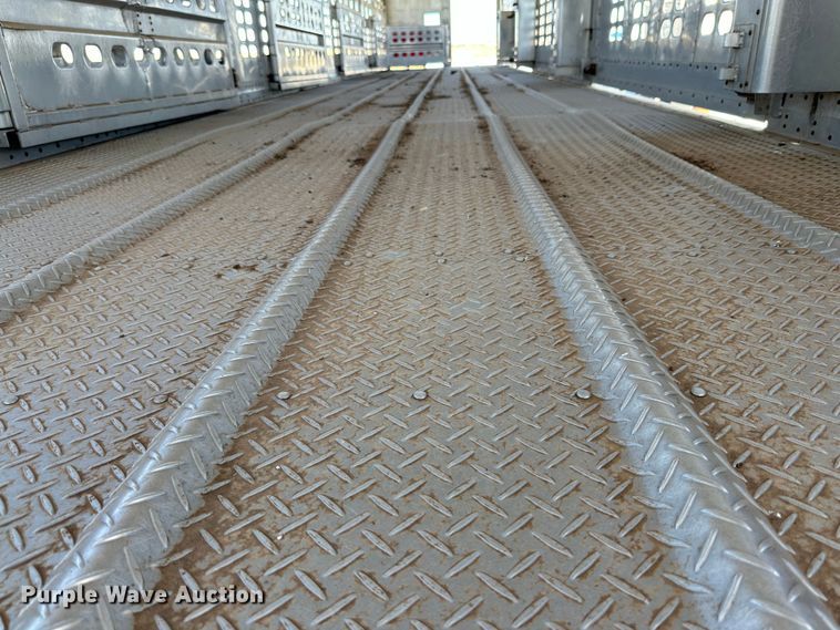 image for item DK6640 1994 Wilson PSAL-301 livestock trailer