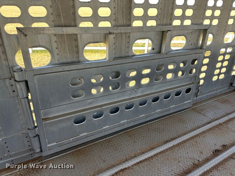 image for item DK6640 1994 Wilson PSAL-301 livestock trailer