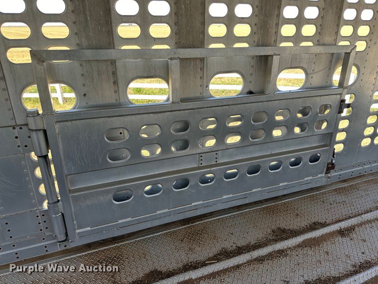 image for item DK6640 1994 Wilson PSAL-301 livestock trailer