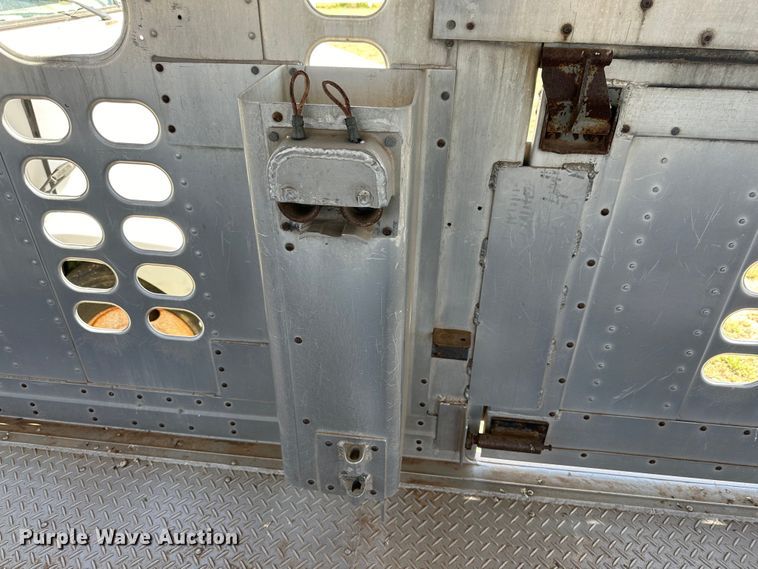 image for item DK6640 1994 Wilson PSAL-301 livestock trailer