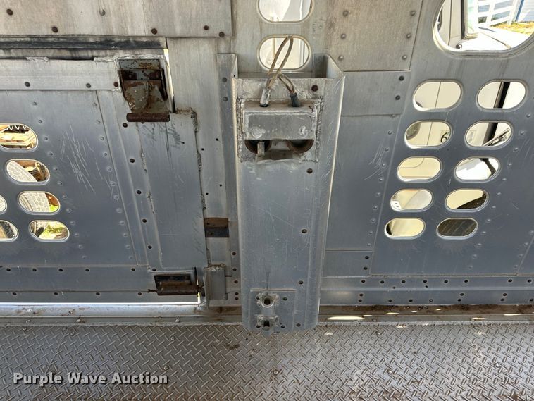 image for item DK6640 1994 Wilson PSAL-301 livestock trailer