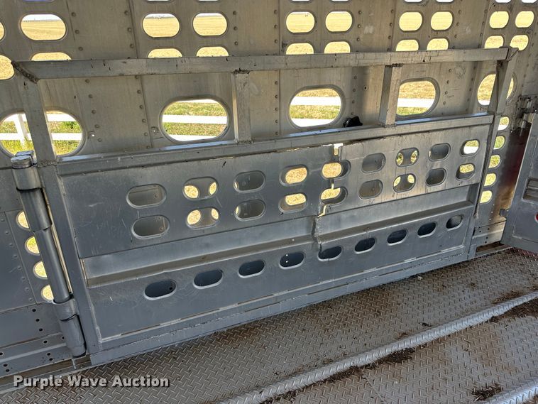 image for item DK6640 1994 Wilson PSAL-301 livestock trailer