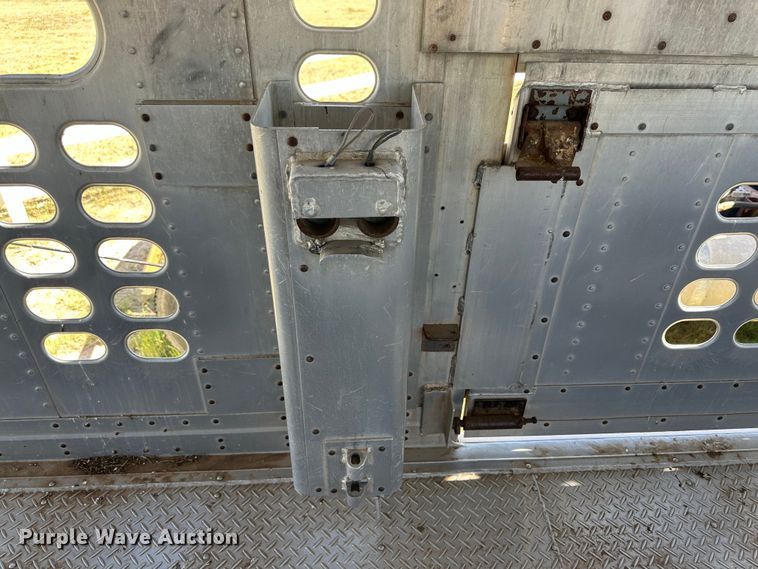 image for item DK6640 1994 Wilson PSAL-301 livestock trailer