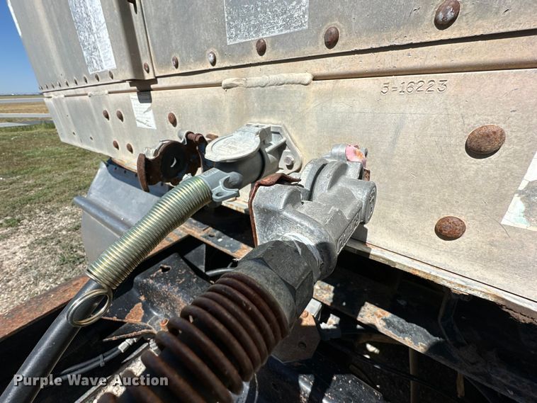 image for item DK6640 1994 Wilson PSAL-301 livestock trailer