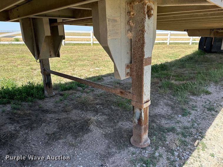 image for item DK6640 1994 Wilson PSAL-301 livestock trailer