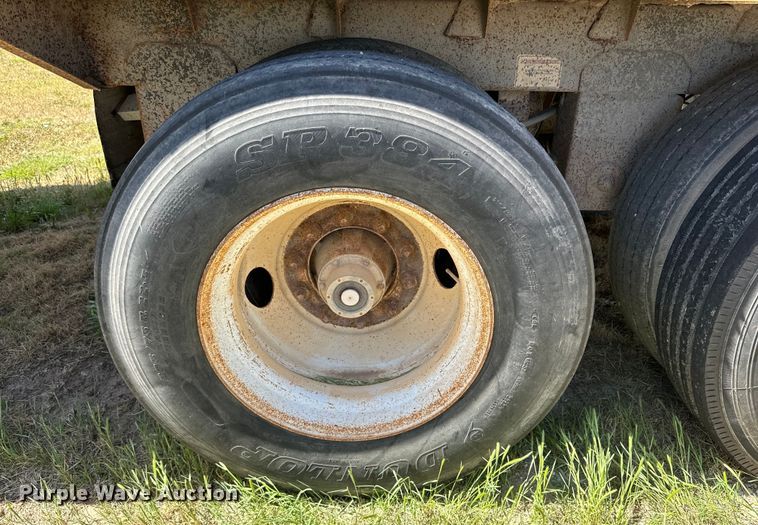 image for item DK6640 1994 Wilson PSAL-301 livestock trailer