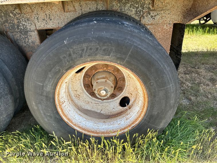 image for item DK6640 1994 Wilson PSAL-301 livestock trailer