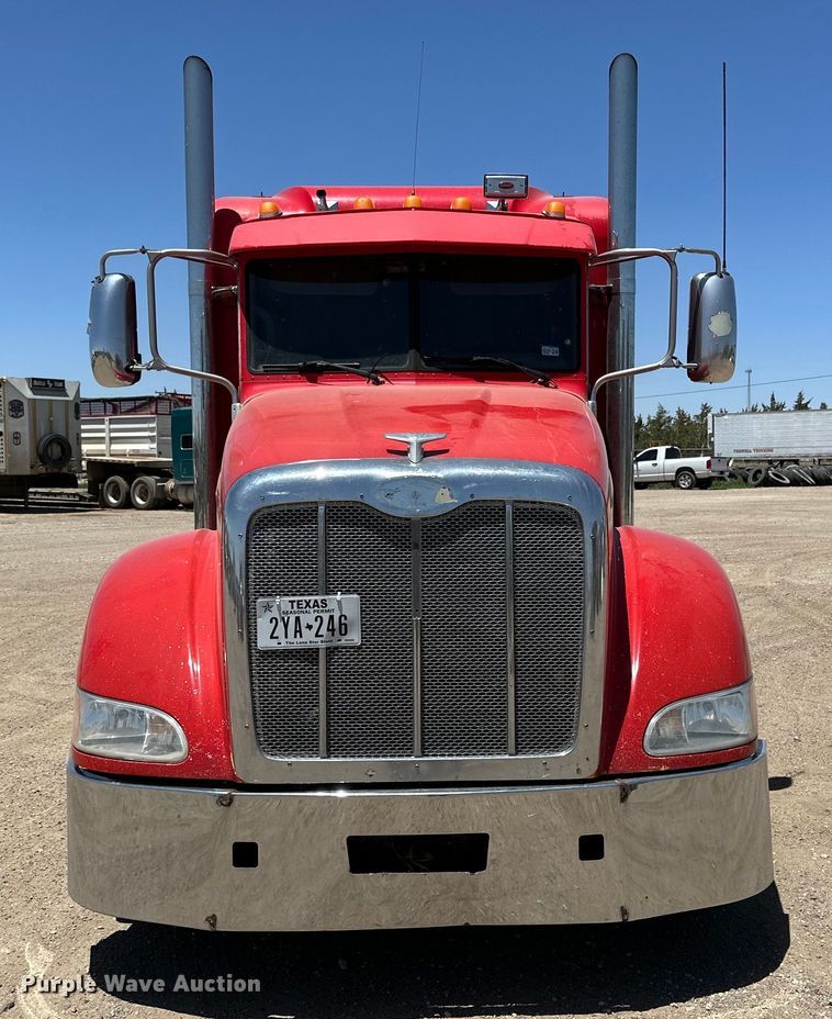 image for item DK6642 2010 Peterbilt  386 semi truck