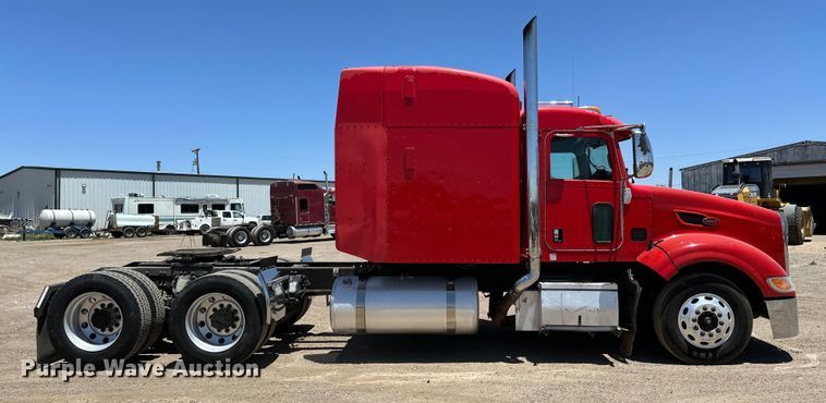 image for item DK6642 2010 Peterbilt  386 semi truck