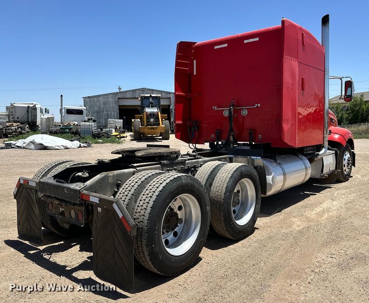 image for item DK6642 2010 Peterbilt  386 semi truck