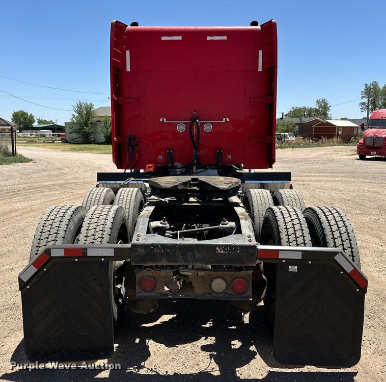 image for item DK6642 2010 Peterbilt  386 semi truck