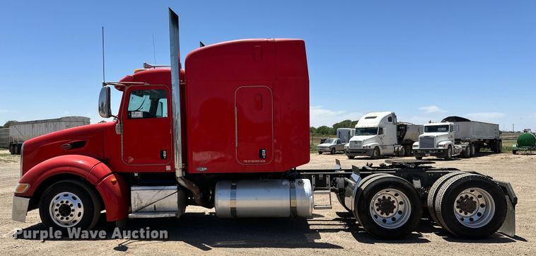 image for item DK6642 2010 Peterbilt  386 semi truck