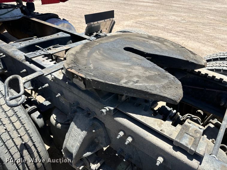 image for item DK6642 2010 Peterbilt  386 semi truck