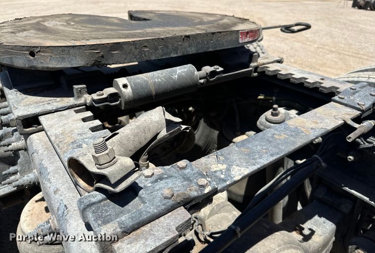 image for item DK6642 2010 Peterbilt  386 semi truck