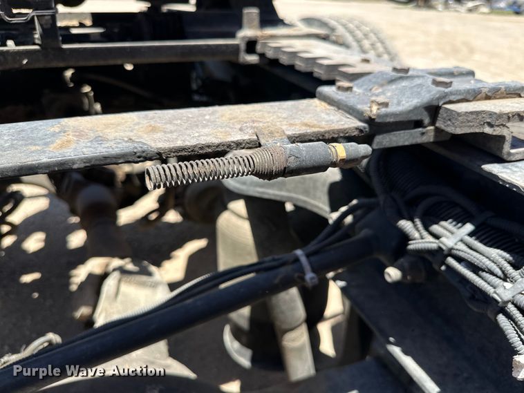 image for item DK6642 2010 Peterbilt  386 semi truck