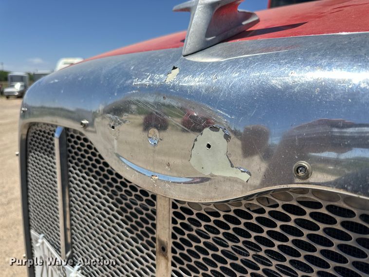 image for item DK6642 2010 Peterbilt  386 semi truck