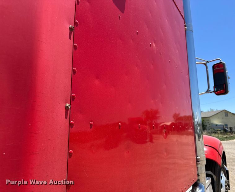 image for item DK6642 2010 Peterbilt  386 semi truck