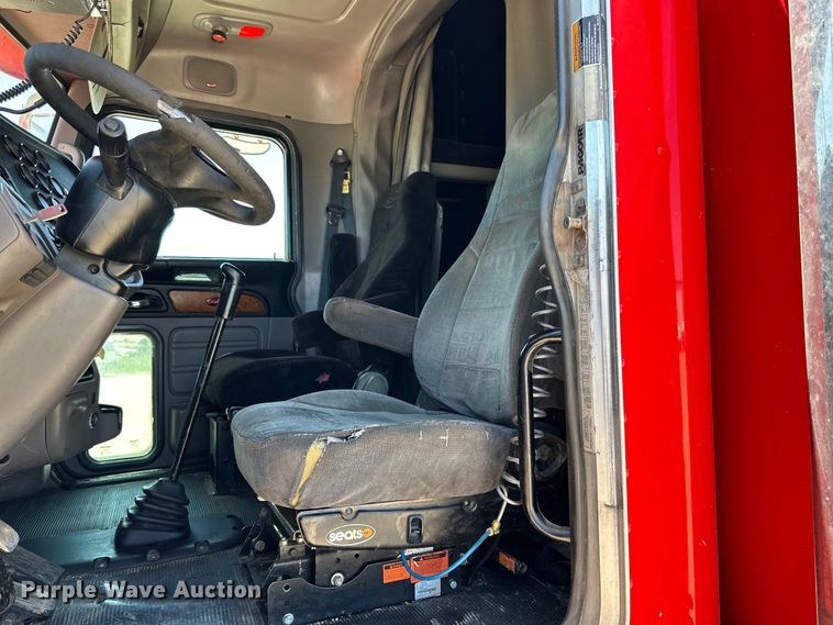 image for item DK6642 2010 Peterbilt  386 semi truck