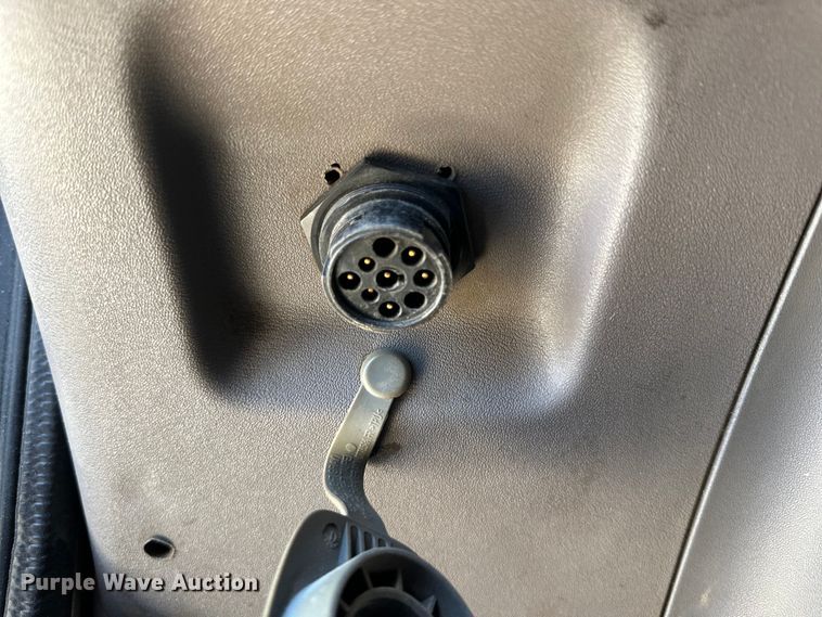 image for item DK6642 2010 Peterbilt  386 semi truck