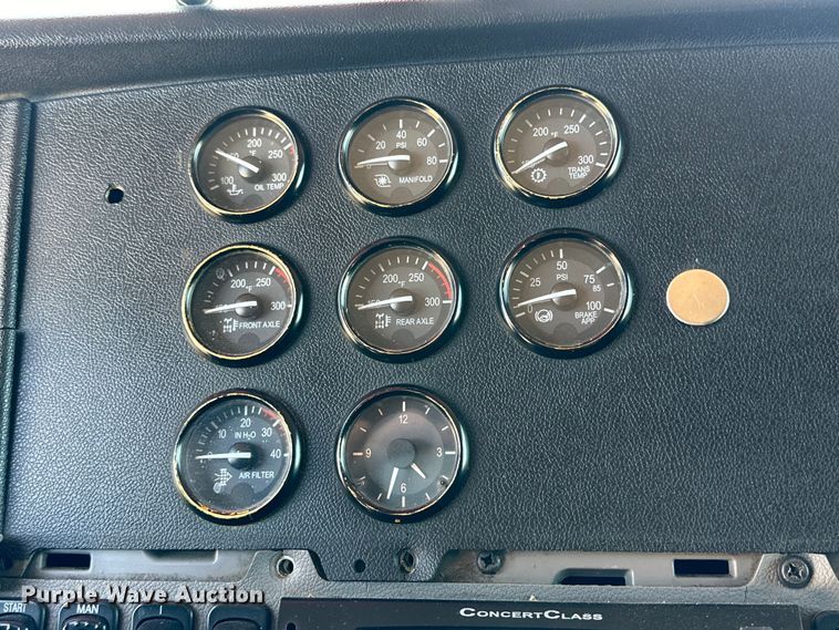 image for item DK6642 2010 Peterbilt  386 semi truck