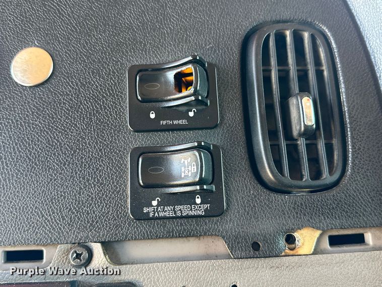 image for item DK6642 2010 Peterbilt  386 semi truck