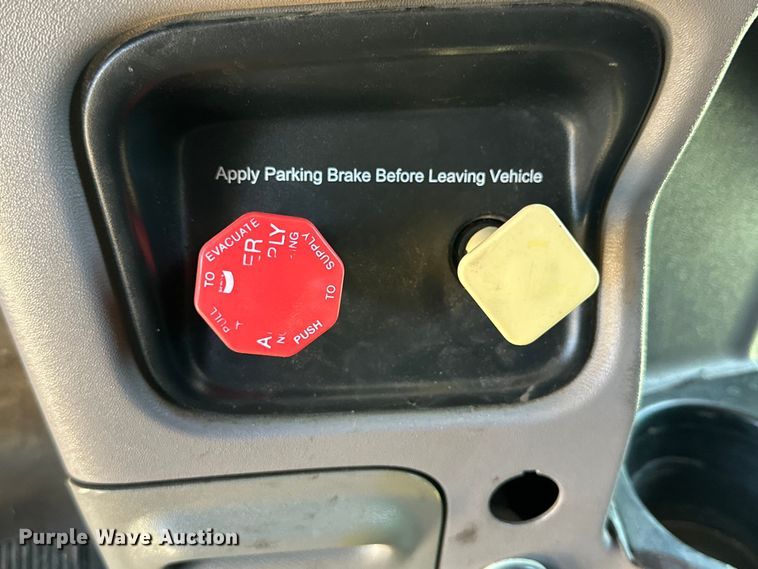 image for item DK6642 2010 Peterbilt  386 semi truck