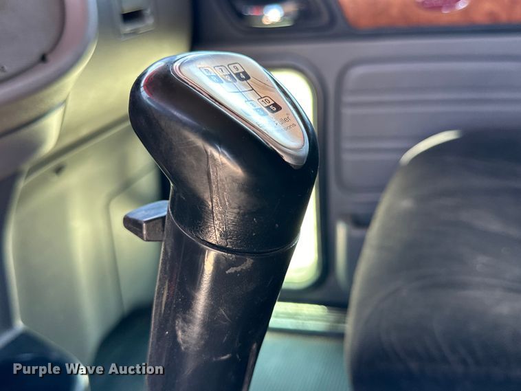 image for item DK6642 2010 Peterbilt  386 semi truck