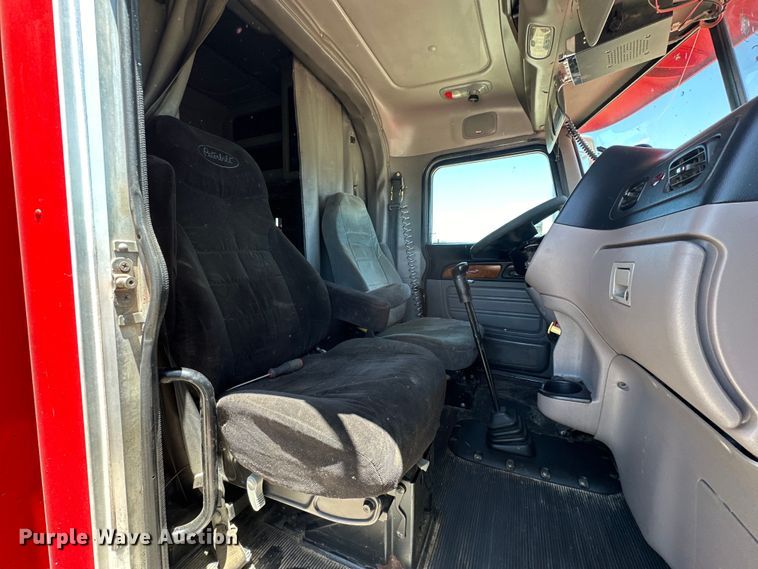 image for item DK6642 2010 Peterbilt  386 semi truck