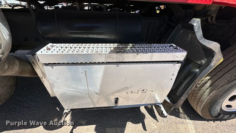 image for item DK6642 2010 Peterbilt  386 semi truck