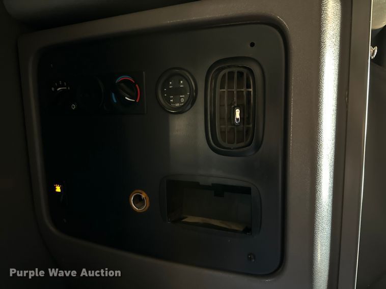 image for item DK6642 2010 Peterbilt  386 semi truck