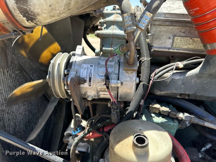 image for item DK6642 2010 Peterbilt  386 semi truck