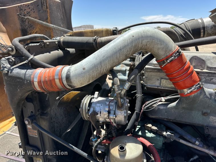 image for item DK6642 2010 Peterbilt  386 semi truck