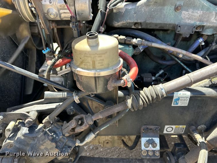 image for item DK6642 2010 Peterbilt  386 semi truck