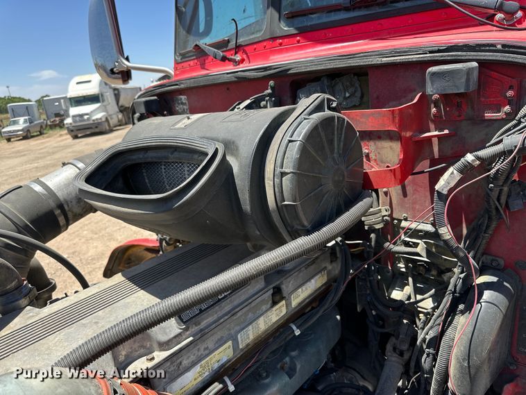 image for item DK6642 2010 Peterbilt  386 semi truck