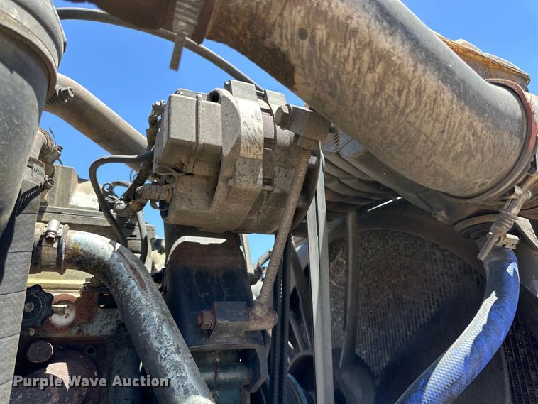 image for item DK6642 2010 Peterbilt  386 semi truck