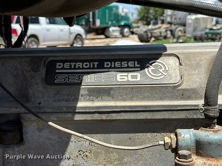 image for item DK6642 2010 Peterbilt  386 semi truck