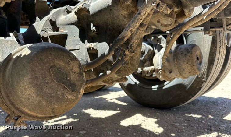 image for item DK6642 2010 Peterbilt  386 semi truck